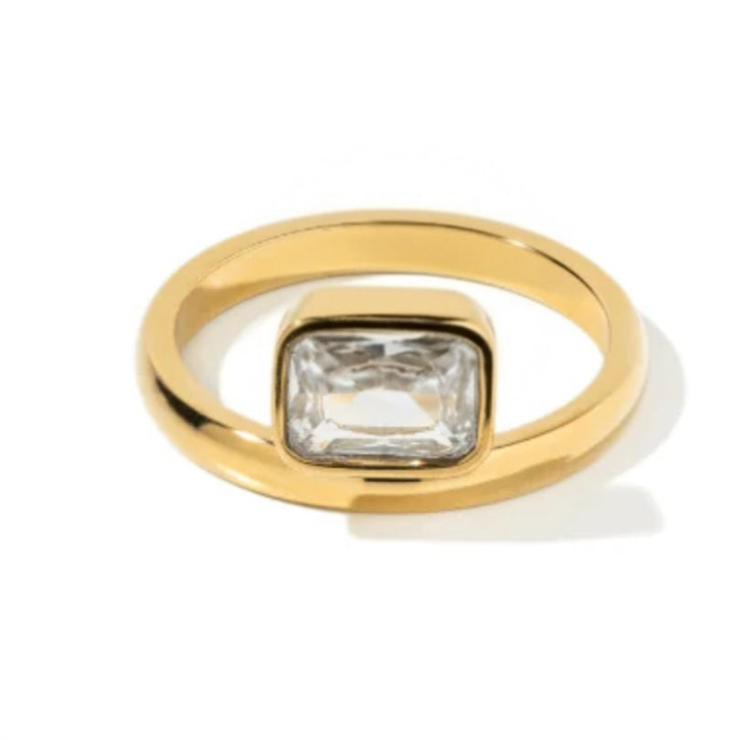 GOLDEN SQUARE RING
