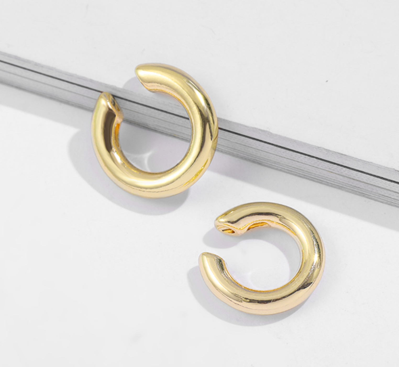 TWIN GOLDEN EARCUFF
