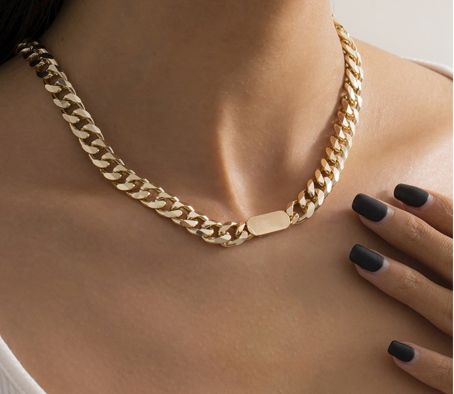 GOLDEN PLATE CHAIN